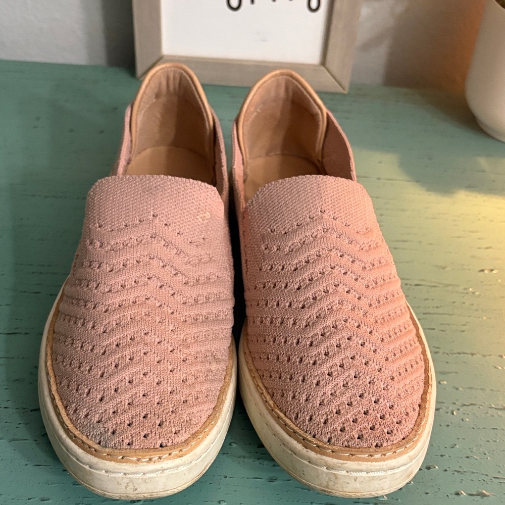 UGG Pink Knit Slip-On Flats SZ 5.5 Wos box 141